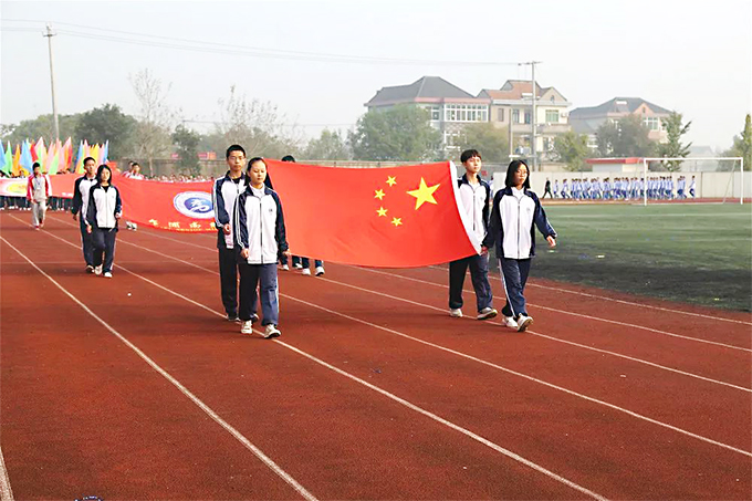 平湖杭州灣實驗學(xué)校校運(yùn)會方陣隊入場
